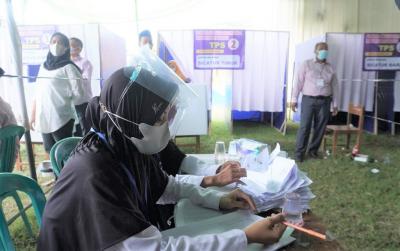 MENULIS DAFTAR HADIR HAK PILIH