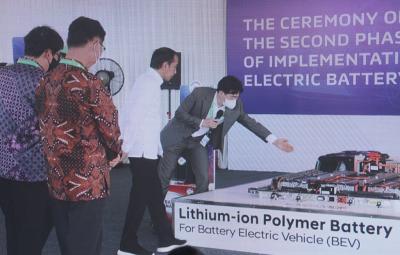 LIHAT BATERAI LISTRIK MOBIL