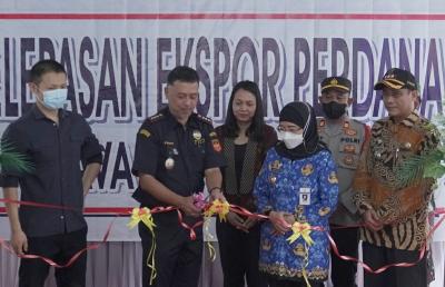 Pj Bupati Batang Apresiasi, Perusahaan Kayu Lapis Bisa Ekspor Perdana ke Amerika