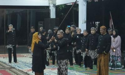 SERAHKAN TOMBAK ABIRAWA