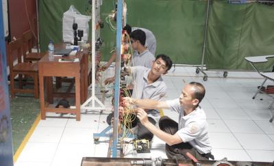 PELATIHAN LAMPU PADA MOBIL