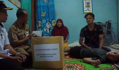 BERIKAN BANTUAN SOSIAL