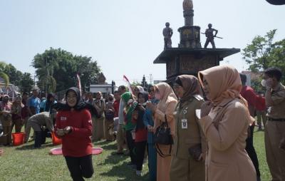 LIHAT KEGEMBIRAAN LOMBA 