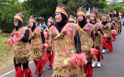 KREASI PAKAIAN ADAT DAYAK