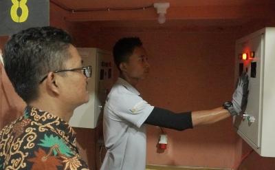 JELASKAN TANDA MEMATIKAN INSTALASI LISTRIK