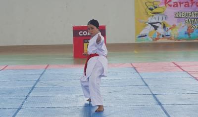 PERTANDINGAN POPDA KARATE PUTRI 