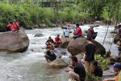 Sungai Lojahan Jadi Ajang Mancing Mania Berkompetisi