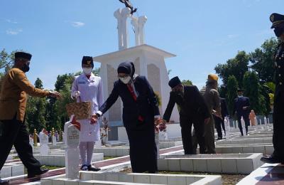 Pj Bupati Batang Minta, Generasi Muda Harus Bisa Meneladani Dengan Bersikap Bijak Bersosial Media