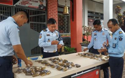 PEMBERSIHAN GEMBOK HUNIAN