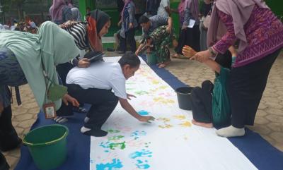Pelajar Berkebutuhan Khusus Rayakan HDI dengan Cap Jari