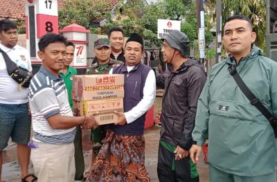 SPN Batang Distribusikan Paket Nasi Bagi Korban Banjir