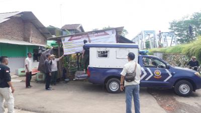 Satpol PP Batang Pasang Spanduk Perda Larangan Pelacuran dan Miras di Boyongsari