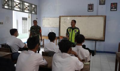 rekrut-calon-prajurit-kodim-batang-sambangi-institusi-pendidikan
