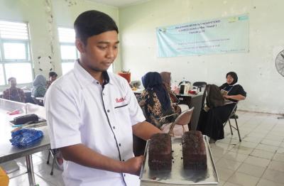 cetak-wirausaha-umkm-blk-batang-berikan-pelatihan-membuat-roti-dan-kue