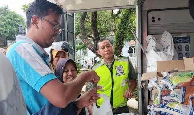 Harga Miring, Warga Memburu Minyakita di Bazar Pangan