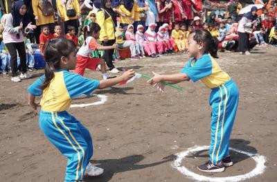 LOMBA ESTAFET BENDERA