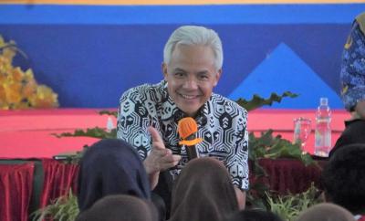 GUBERNUR JATENG MENGAJAR di SMAN 1 BATANG