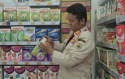 MONITORING MAKANAN di MINIMARKET