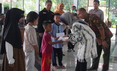 SALURKAN BANTUAN ANAK YATIM PIATU
