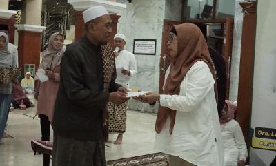 BERIKAN BANTUAN KEMAKMURAN MASJID