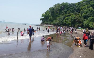 Libur Lebaran, Wisata Kawasan Pantai Sigandu Batang Tujuan Favorit