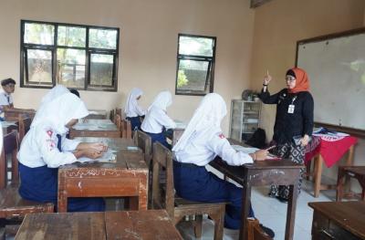 Pj Bupati Batang Tinjau Pelaksanaan Ujian Assesment Sumatif Akhir Jenjang SMP