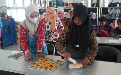 Tingkatkan Keterampilan, BLK Batang Gelar Pelatihan Membuat Roti dan Kue