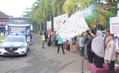 708 Calhaj Diberangkatkan, Jamaah Tambahan Tunggu Kloter Terakhir
