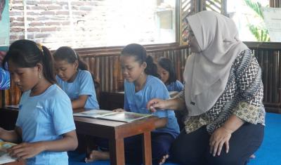 warga-roban-barat-batang-bangun-tbm-pelita-harapan-untuk-tingkatkan-minat-baca