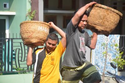 DISTRIBUSIKAN DAGING KURBAN