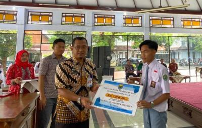 Disdikbud Batang Akan Berikan Beasiswa Untuk Pelajar dan Mahasiswa Total Rp600 Juta