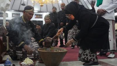 Malam Satu Suro, Pemkab Jamas Tombak Abirawa dan 70 Pusaka Batang