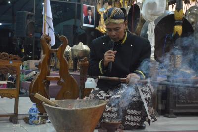 PROSESI DOA PUSAKA TOMBAK ABIRAWA