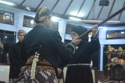 PENYERAHAN TOMBAK ABIRAWA