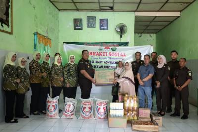 Peringati HBA Ke-63, Jajaran Kejari Batang Gelar Bhakti Sosial dan Anjangsana