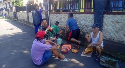 Peduli Lingkungan, Cara Babinsa Pererat Silaturahmi