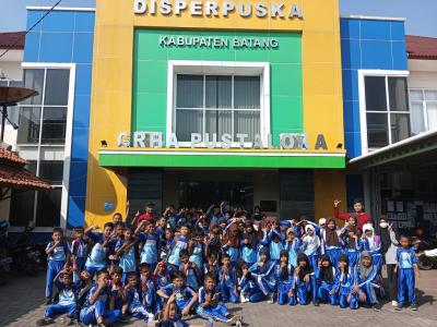 tingkatkan-minat-baca-sd-protitang-giring-anak-ke-perpusda