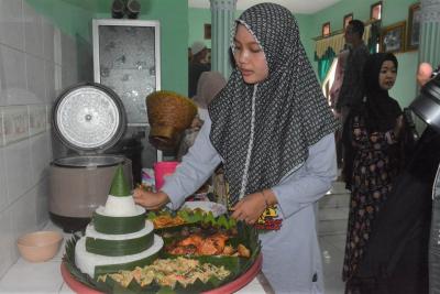 SIAPKAN NASI TUMPENG