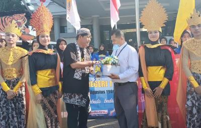 63 Tahun SMP 1 Batang, Pelajar Tunjukkan Kebhinekaan