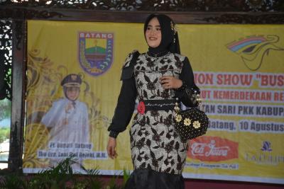 PERAGAKAN BUSANA BATIK