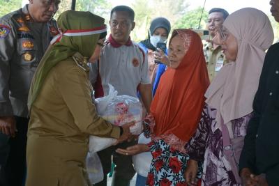 BERIKAN BANTUAN SEMBAKO