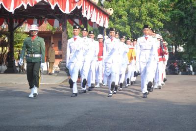 Jelang Pengukuhan, Capaska Gladi Kenakan PDU Paskibraka