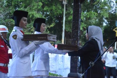 Selesaikan Tugas, Paskibraka Batang Semayamkan Bendera Merah Putih