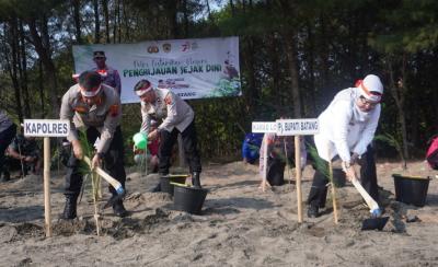 TANAM POHON di PANTAI SIGANDU BATANG