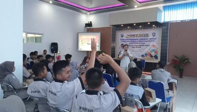 Cegah Pelanggaran Hukum, Satpol PP Batang Sosialisasi Perda Kepada Pelajar