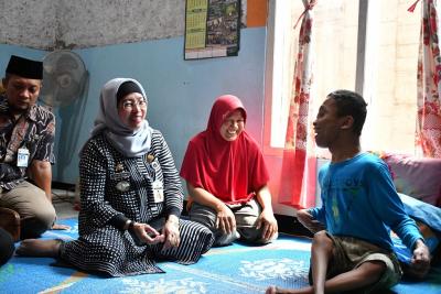 7 Tahun Lumpuh Jatuh Dari Pohon Tak Tertangani Medis, Pj Bupati Batang Carikan Solusi Penyembuhan