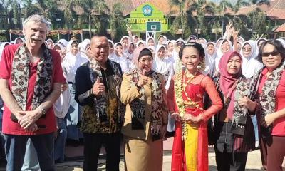 Sukses Bermitra, Pengajar Australia Menggelar Pembelajaran di SMAN 2 Batang