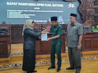 Pj Bupati Batang Beri Masukan dan Pertanyaan Raperda Usulan DPRD