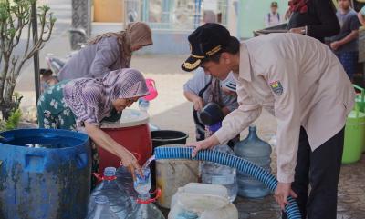 Tangani Kekeringan, PPI Batang Salurkan Air Bersih