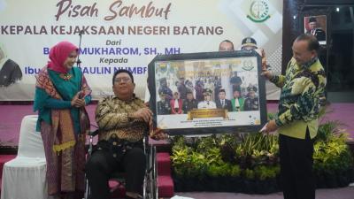 Pisah Sambut Kajari Batang Mukharom Digantikan Oleh Epi Paulin Numberi